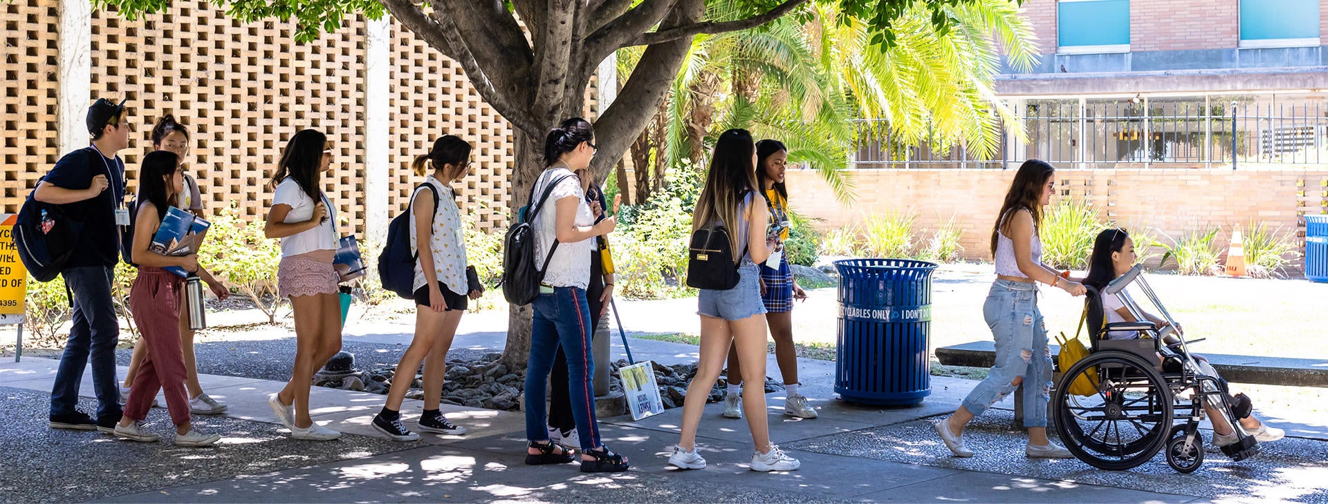 Incoming UCR students tour the campus during Highlander Orientation.